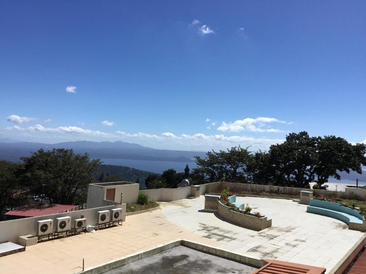 Condo With Free Swimming Pool & Viewing Deck Tagaytay City Exterior photo