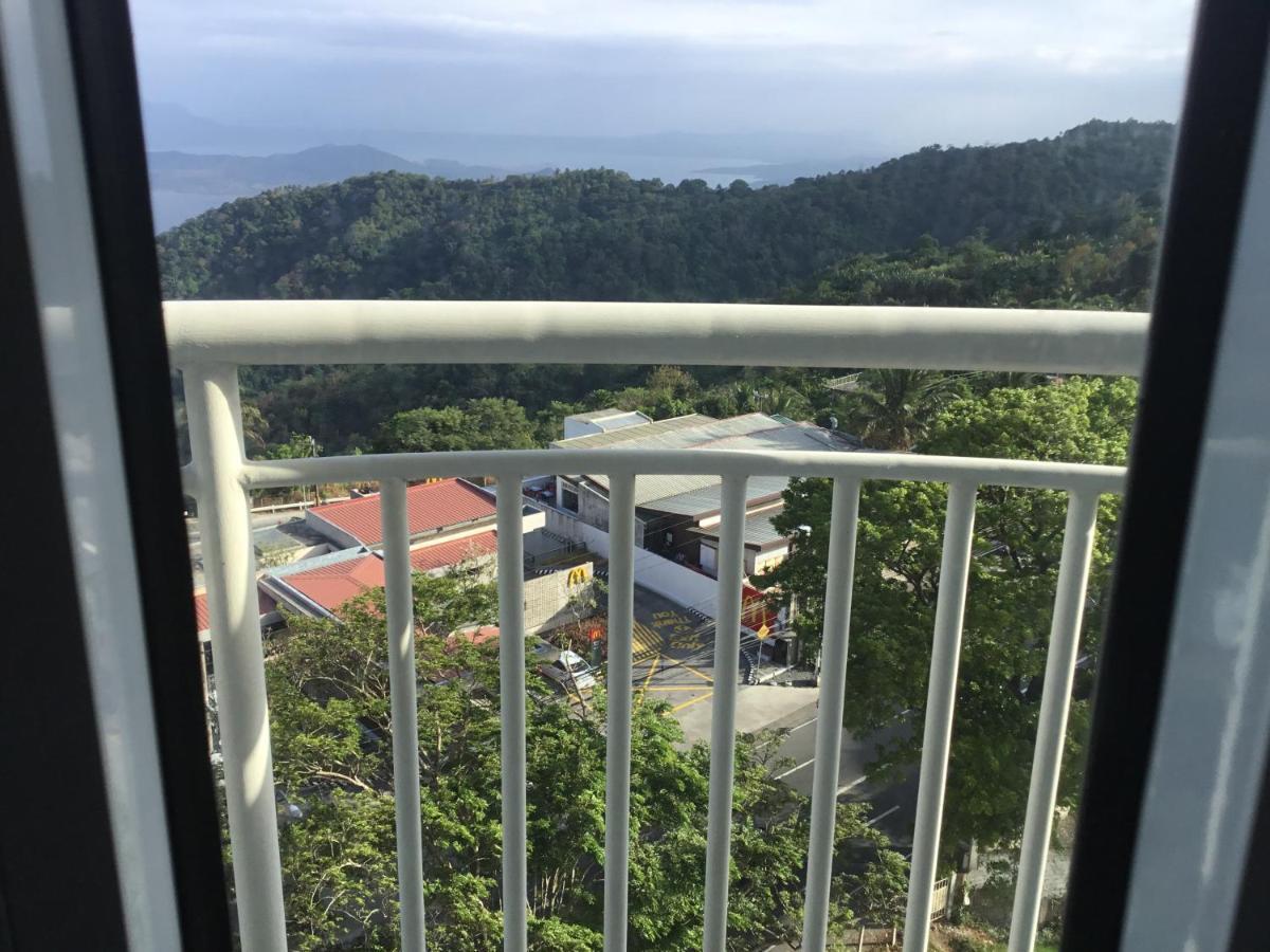 Condo With Free Swimming Pool & Viewing Deck Tagaytay City Exterior photo