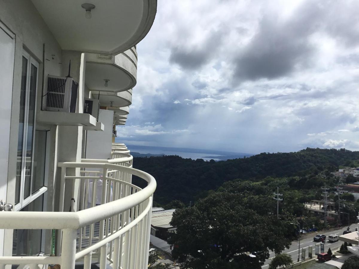 Condo With Free Swimming Pool & Viewing Deck Tagaytay City Exterior photo