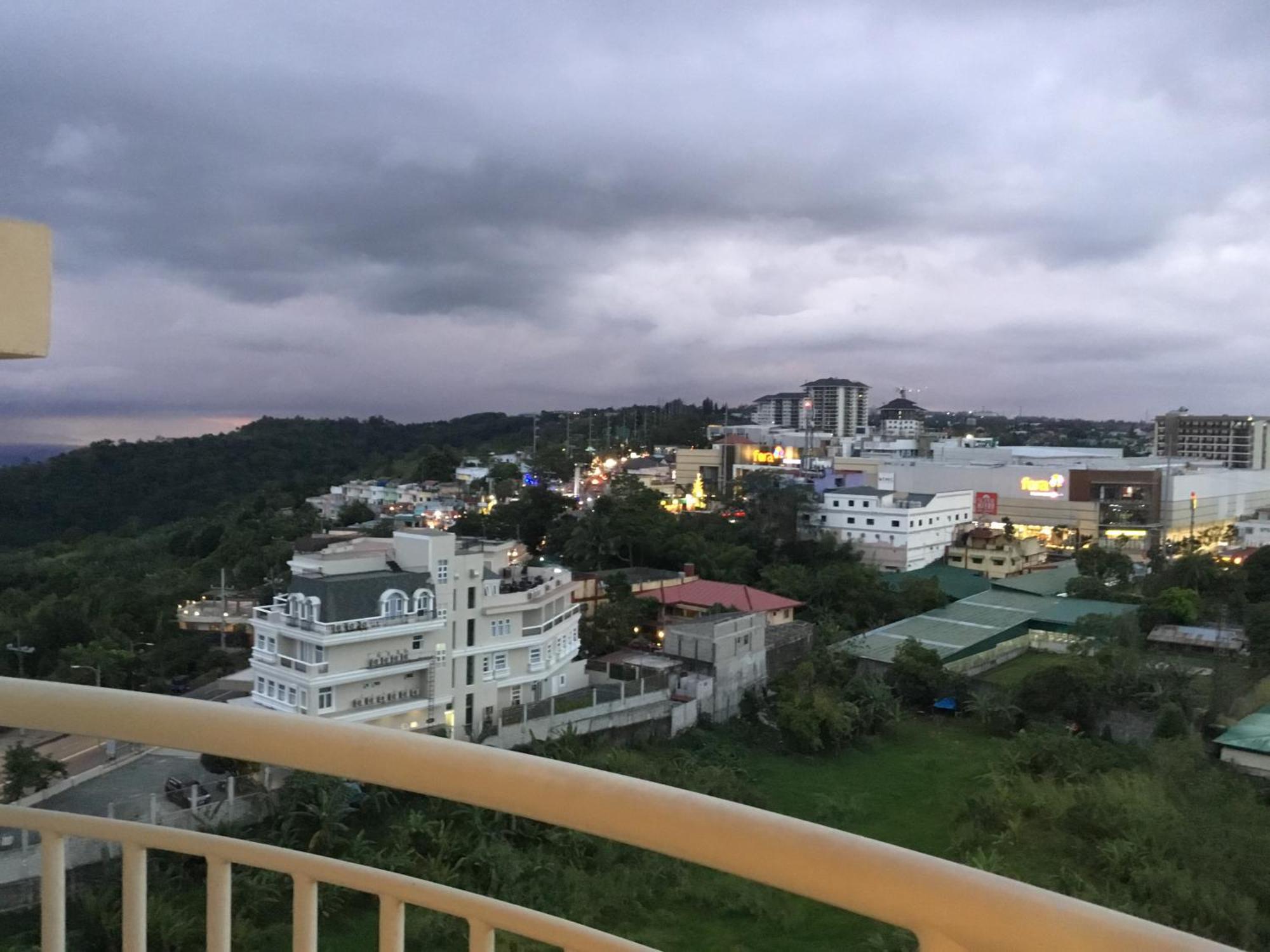 Condo With Free Swimming Pool & Viewing Deck Tagaytay City Room photo